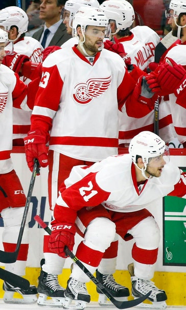 Tatar leads Wings past Hurricanes